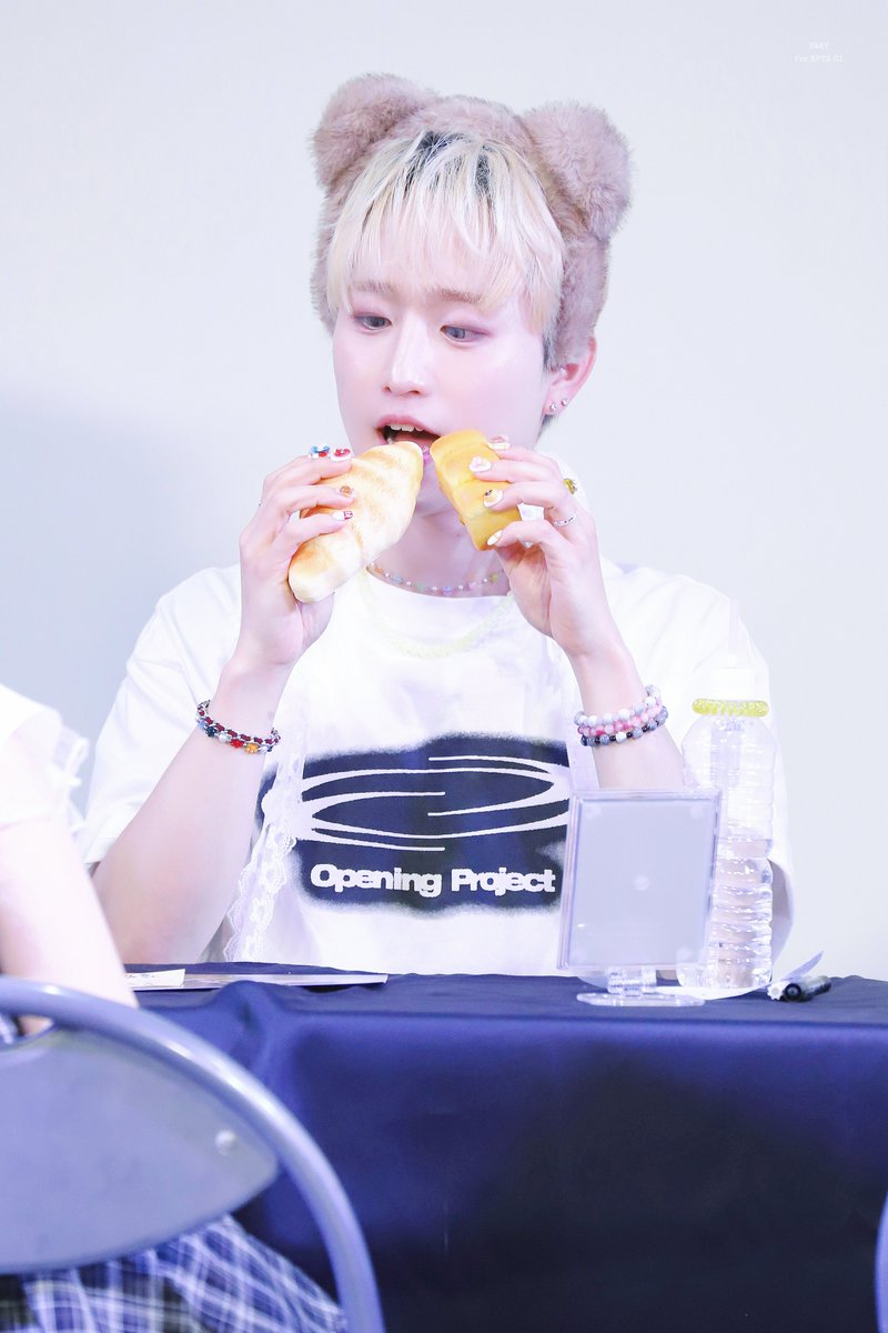 SWAY_GI's tweet photo. （🧸🥐）260811 펜사인회

@EPTS_official 

 #EPTS #EPICTRAVELS #에픽트레버스 #GI #지아이 #ジアイ #김효기 #じあい #PLUSWINHALLビレボア https://t.co/wEVbGxmMX7