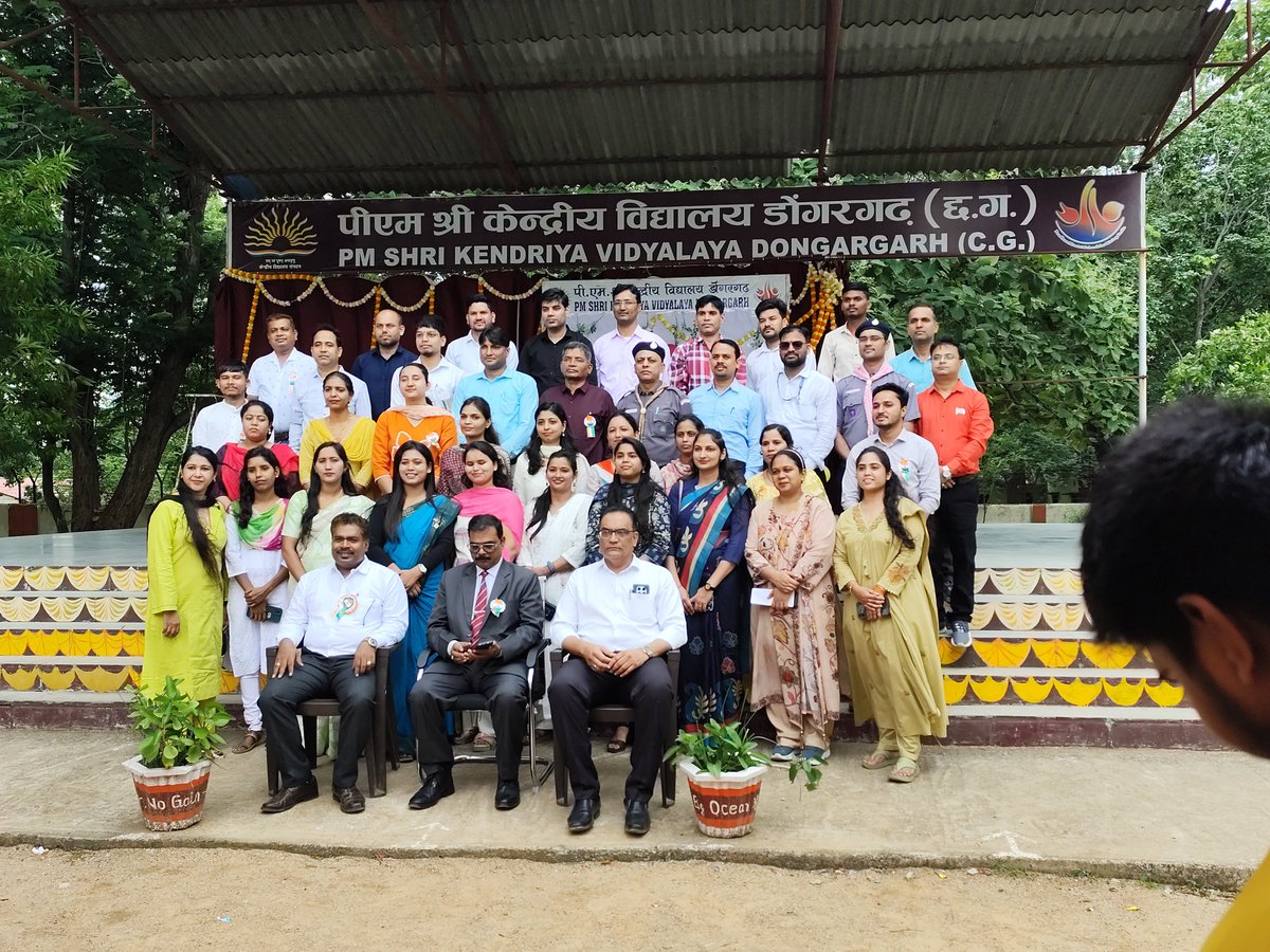 KV_Dongargarh's tweet photo. 80th Independence Day Celebrated at PM SHRI KV Dongargarh with immense pleasure and pride.... https://t.co/6Jo366Afzo