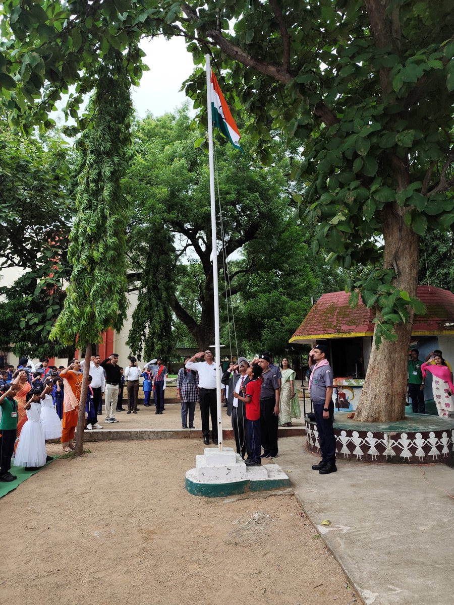 KV_Dongargarh's tweet photo. 80th Independence Day Celebrated at PM SHRI KV Dongargarh with immense pleasure and pride.... https://t.co/6Jo366Afzo