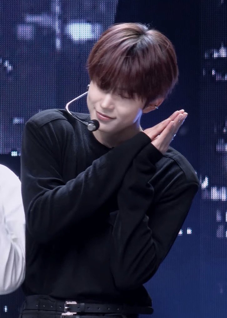 puppuhak's tweet photo. 어깨뽕 존나 큰거 껴서 들썩거리는거 볼사람 https://t.co/s215CaAJcr