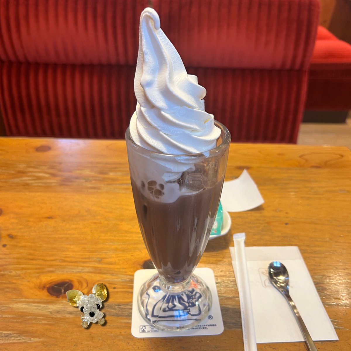 manamikakyo's tweet photo. コメダ珈琲にて❤︎
お盆なので母と居るつもりで
実家ではレディーボーデン乗せてコーヒーよく飲んでたんです笑
悩んでココア最近飲んでないなと思い頼みました❤︎ｿｯﾁｶ
大きなソフトクリームが至福///

前回はミニストップの特盛ソフトでしたよー

#コメダ珈琲 #ソフトクリーム #アイスココア https://t.co/HIiALromFW