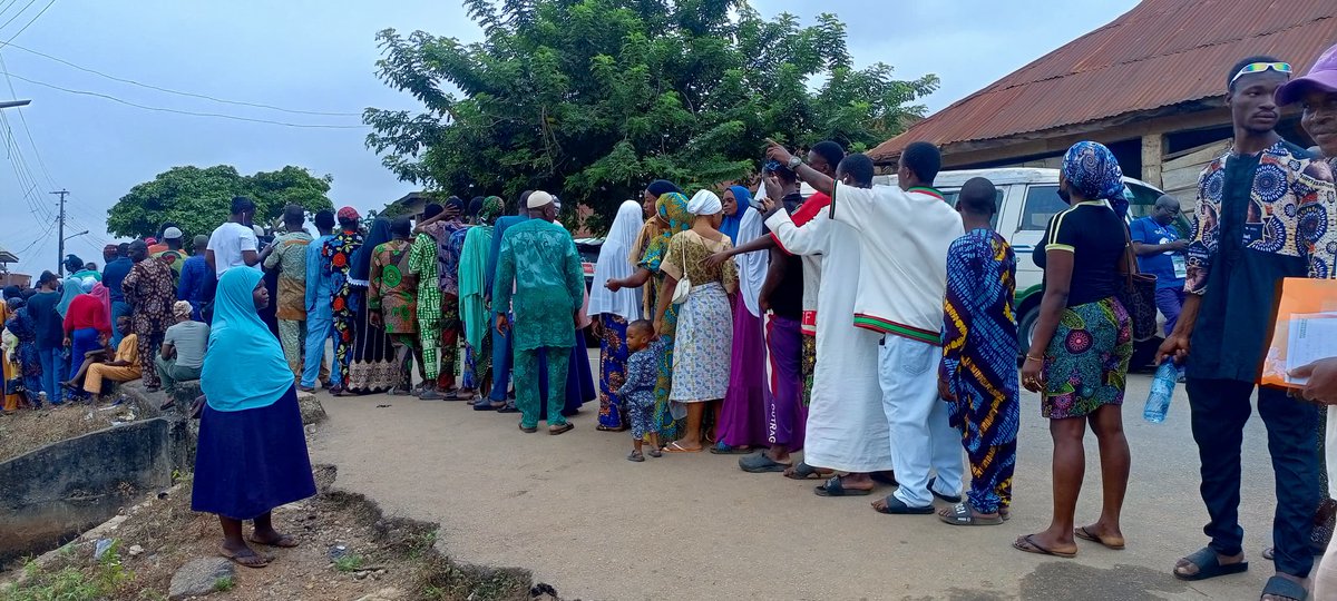 BusinessDayNg's tweet photo. Photos: Massive turn out of voters at PU 004 Obalaoye Grammer School in Ede South and South LGA's of Osun state

#osunelection #inec #osunstate #businessday https://t.co/sUdFe7hTxq