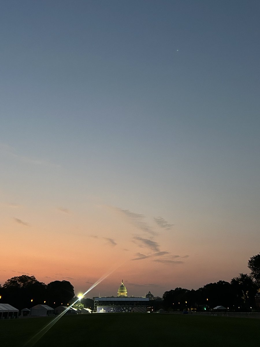 Anne_Marie_G_S's tweet photo. Kinda chic to go to bed at 8pm on a Friday and have the National Mall nearly to yourself on a Saturday morning @capitalweather @TheNationalMall  

#kindachic #NationalMall #sunrise https://t.co/QwBLD7TLyz