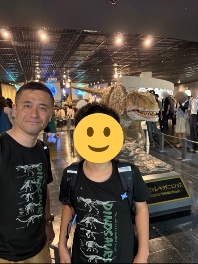 nktj_net's tweet photo. 福井旅行。恐竜博物館と化石発掘体験、食事を愉しんできました。

恐竜のこととなると口が止まらない息子氏は、終始大興奮。これまで何度か横浜や上野の恐竜博に足を運びましたが、ついに本家へ参上できました。

息子氏の人生に少しプラスになったかも知れない、充実した旅行でした。 https://t.co/eyU0tsdMto
