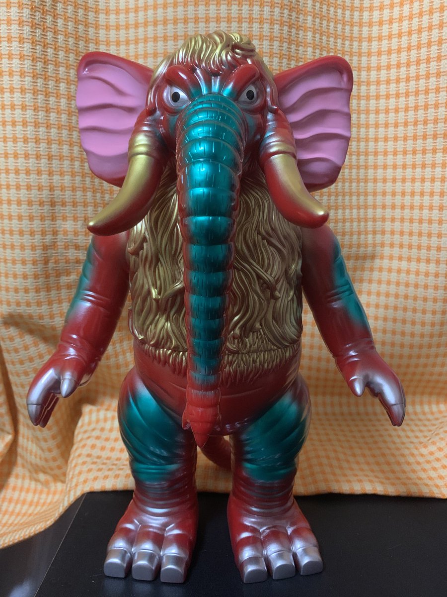 figfigponpon's tweet photo. シラハマトイのタイガン開封🐘
ボリュームがすごい😳
#ソフビ
#シラハマトイ 
#タイガン https://t.co/e6qhvzTSqT