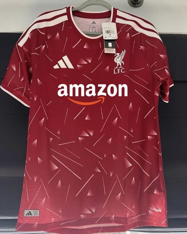 SimpleGuy7788's tweet photo. Imagine @amazon buying out the #standardchartered sponsorship (which is on its final year) and we get this instead @LFC https://t.co/p8QEOzARHG
