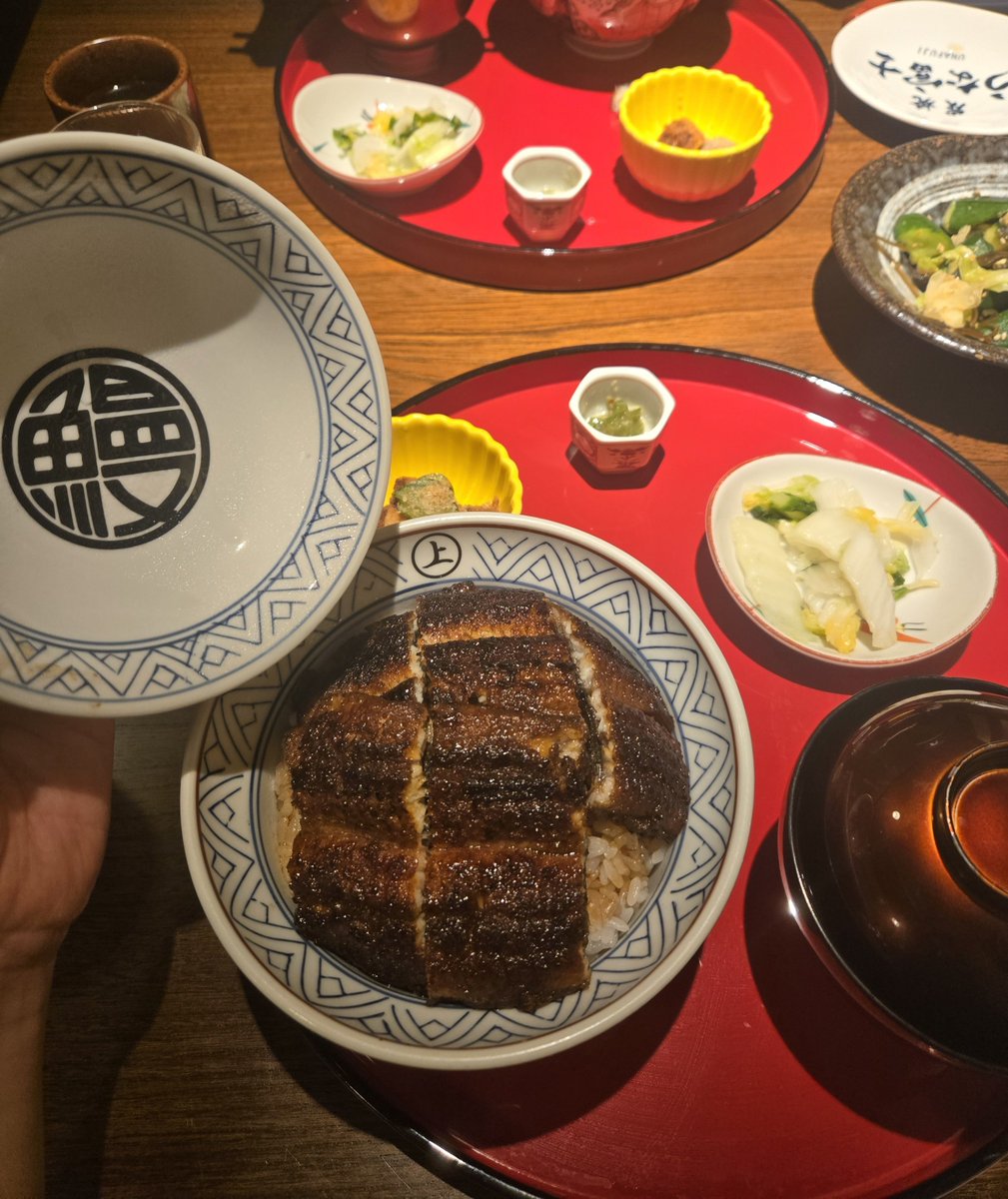 n____tn_o3's tweet photo. 鰻大好き界隈💕今日はひつまぶしじゃなくて鰻丼🫰🏻 https://t.co/h3xqx7O7Yx