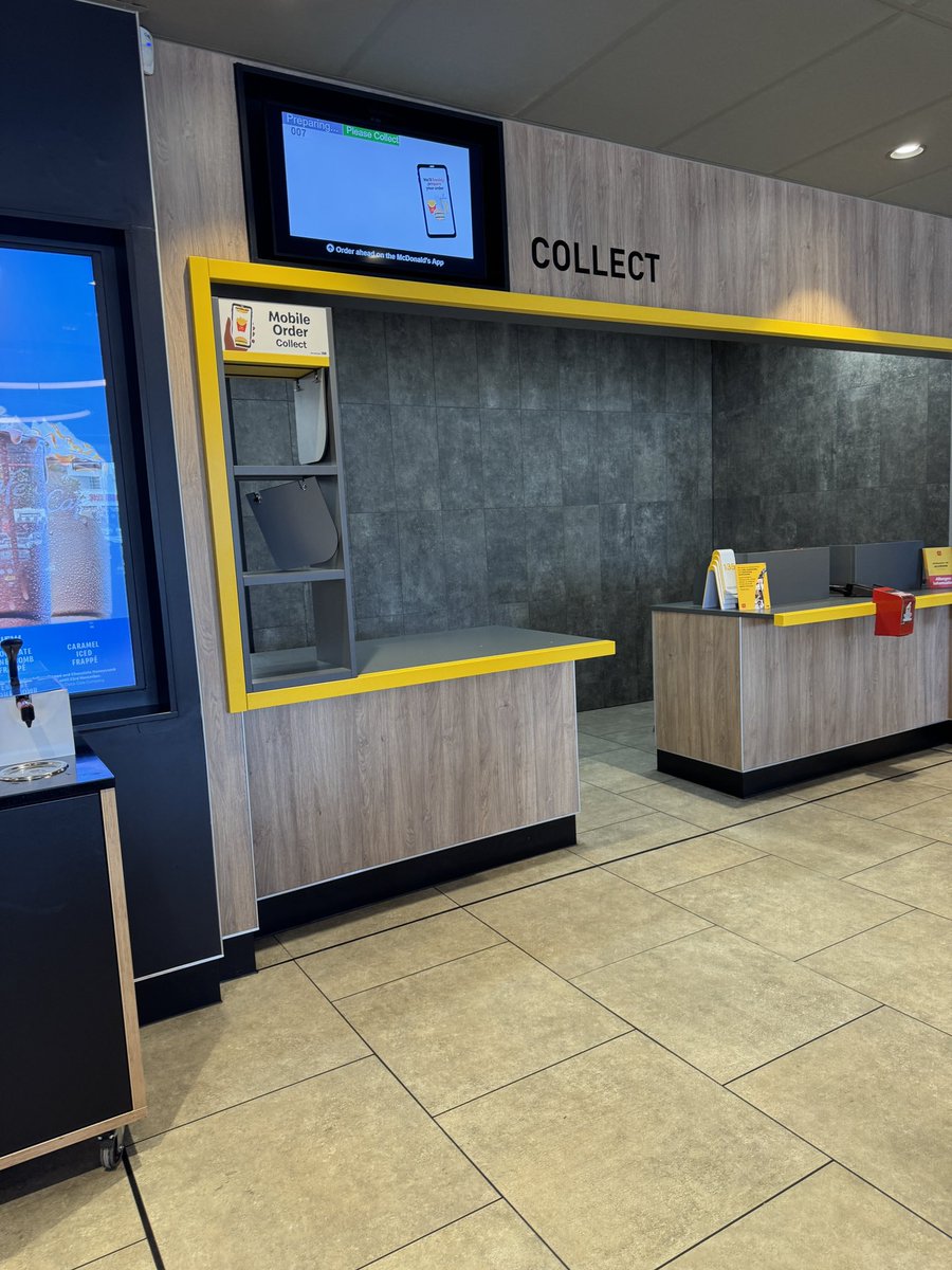 RealPaulQuinn's tweet photo. @McDonalds What’s wrong with this image? Impersonal, lack of customer service, a so called ‘automated’ system. Its lies. Your order is ready, then swiftly wiped off the board yet you’re still left standing a further 10-15 minutes for food. Stores hitting their ‘targets’. https://t.co/JCoj0eUutW