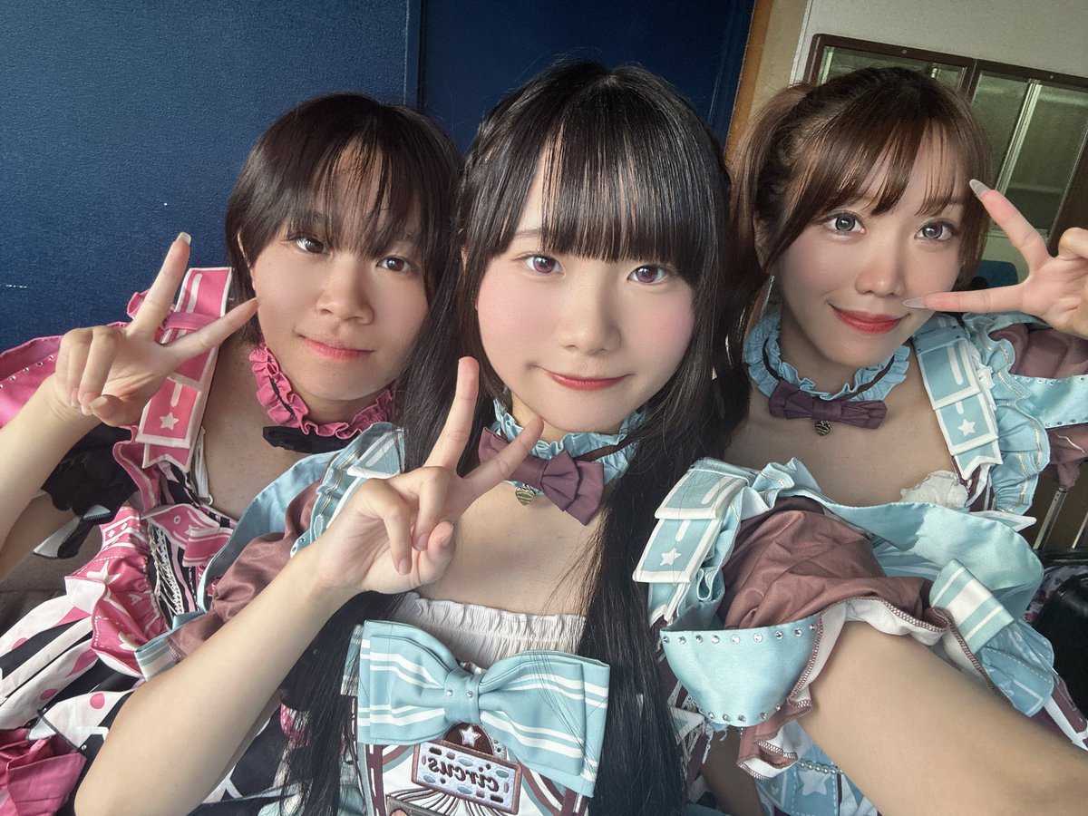 Neige_como's tweet photo. 『ぱんどらみみっく』ありがとうございました🎀
トップバッターでド緊張やったけど皆さんがたくさん声出してくれてめっちゃ楽しかったです!!
Re:suitもっともっと大きくなっていくので目離さないでください💗
#Resuit
@mignon_sumire @Rs_miki_ (@Neige_luchia ) https://t.co/tEnVsZpCH7