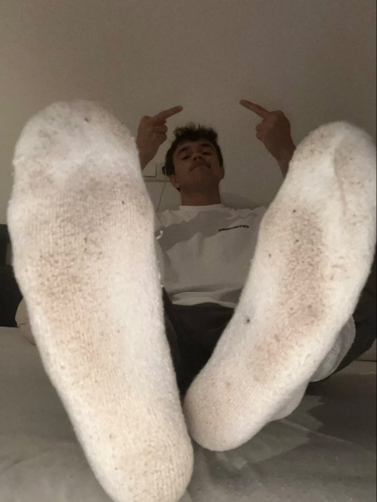 CashMasterJona_'s tweet photo. 🚨🚨RT-Game🚨🚨

❤️= 4€
♻️= 4€
💬=4€ (max 3)

⏰=10min 

Destroy the cunt💸💸😈
Make his account bleed 💸 https://t.co/f0oEovCxU8