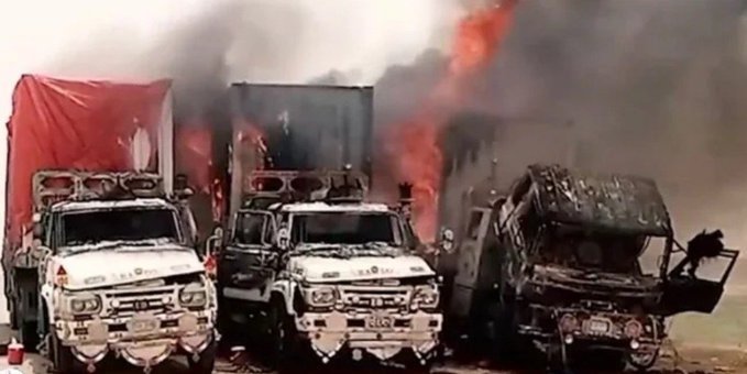 jasimbaloch02's tweet photo. Setting vehicles on fire &amp; extortion on the Taftan-Nokundi highway is not a genuine movement, it is blatant terrorism!

Those destroying livelihoods of poor drivers &amp; workers in the name of right are not well-wisher of the Baloch people, but enemies of their economic prosperity. https://t.co/MdziLtwwZq