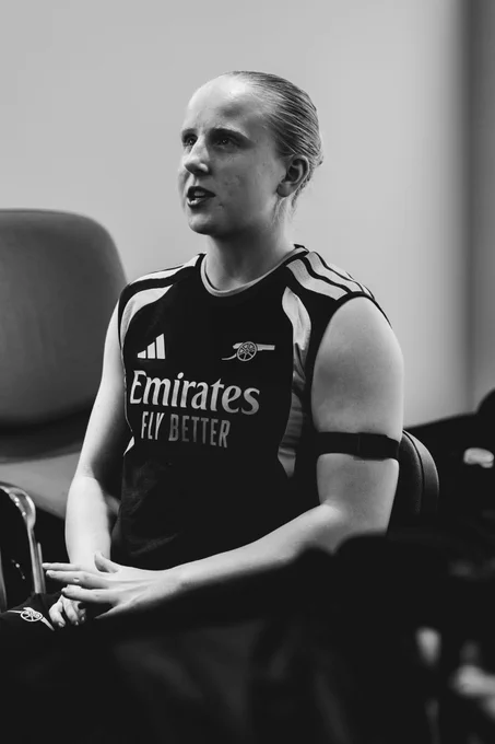 Black and white photo of Sophie Harwood before the WSL media day.