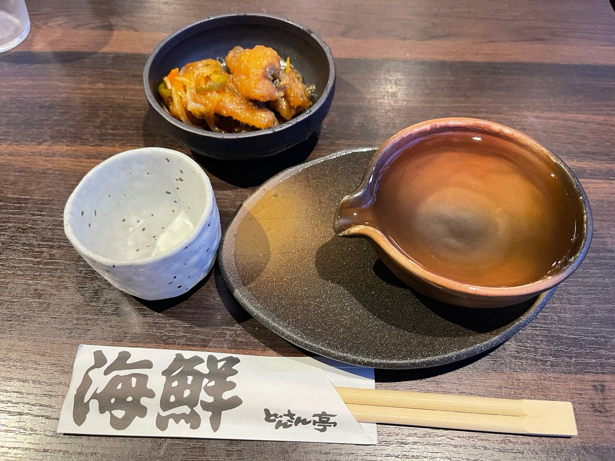 D_FujiSun's tweet photo. 居酒屋来たの久しぶり🍶
ホンビノス貝は谷津干潟で食べた時以来で懐かしい味✨
カツオの藁焼きは柔くて臭みなく、凄く美味しい😋
あら汁も美味しくてお酒飲んだ身体に凄く沁みる😭 https://t.co/lGKdE97IyX