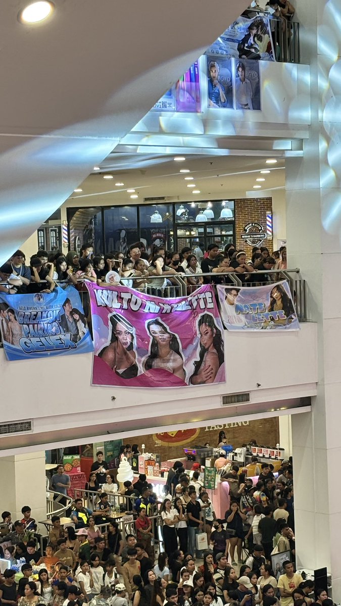 barehanji's tweet photo. Omjjjjj 😭 Been so out of socmed for days, so di ko alam about this! I just went here sa  Gmall Toril coz may bibilhin ako, then I suddenly saw this Kolette tarp!!! 😭 Just WOW WOW WOW. What a great coincidence!!! 🥹💗

Anyway done na ba siya? Huhu

#KoletteMadelo https://t.co/EAFcCB6BXS
