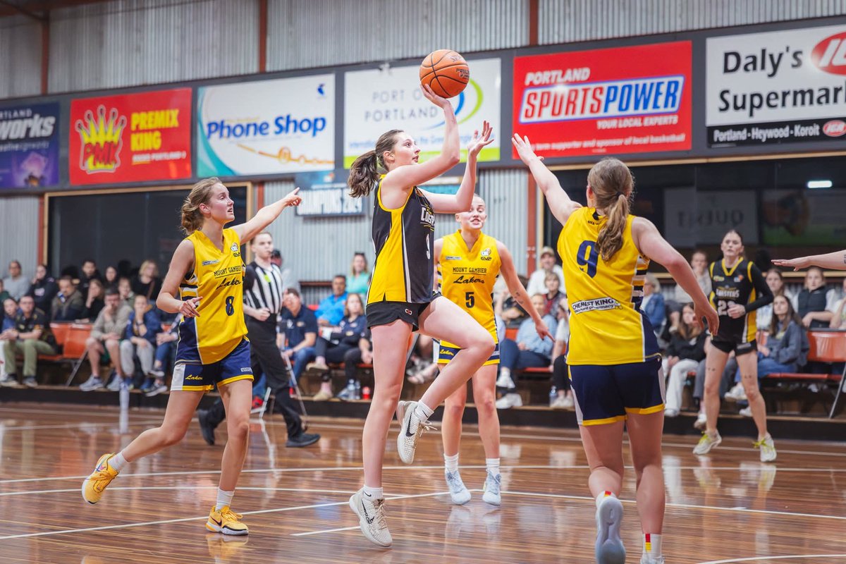 MaddiStone22's tweet photo. Maddi Stone  2028 6'1" Forward 16yrs, Versatile.                                         Pics from last season Women's Country basketball league. Getting ready for our season to start in October. #Basketball #WBB #JUCO #Australia #RECRUIT https://t.co/Lr3KR5eB5n