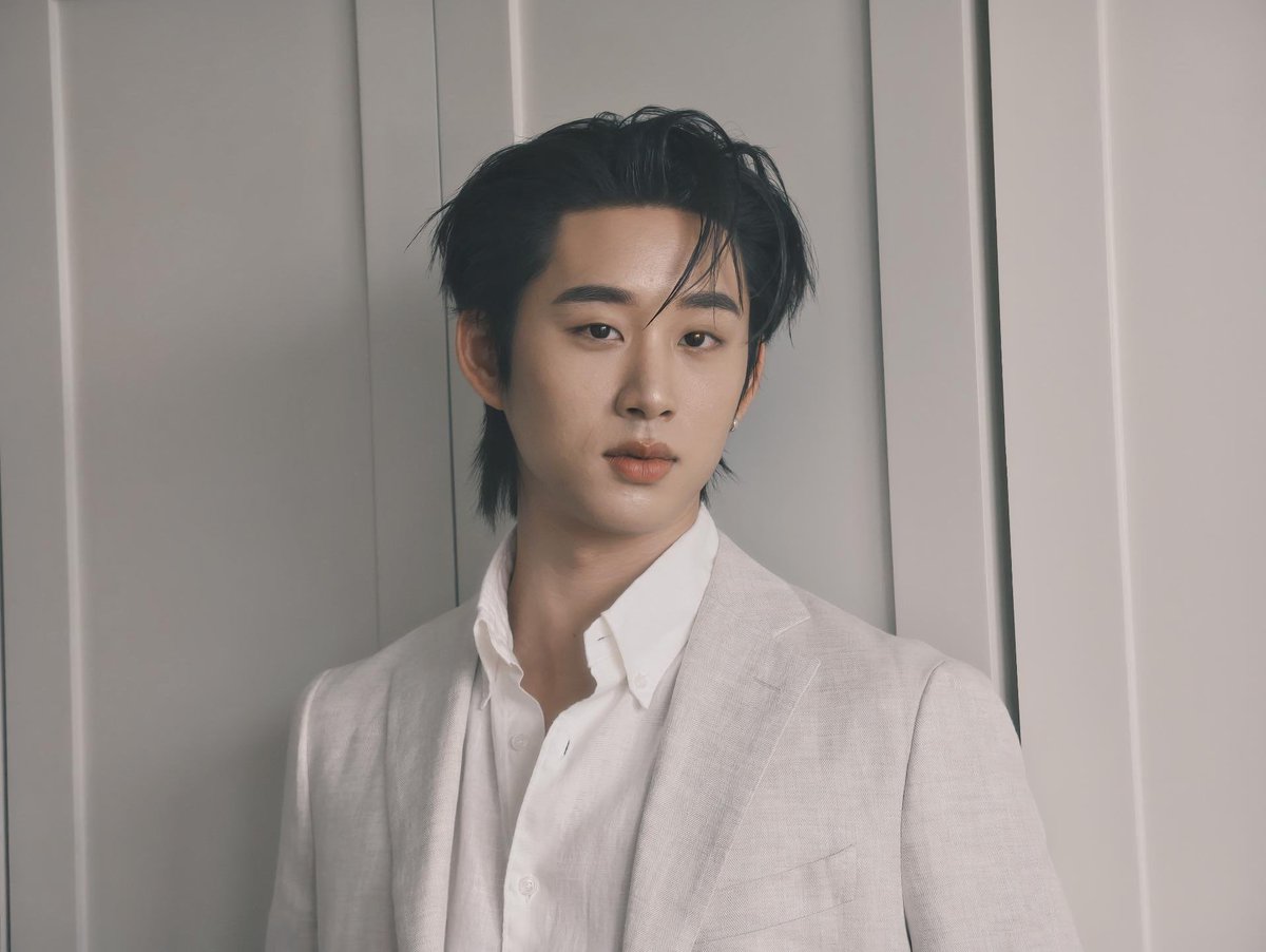 jwillestt's tweet photo. PRINCE EST SUPHA 😭🤍

LOOKING AMAZING YESTERDAY IN THAT WHITE OUTFIT?!!!! SO GORGEOUS AS ALWAYS 😌🤍👏🏼

MAISON MOMENT WITH EST   
#SolferinoParis #est_rvp https://t.co/cctP14OfE4