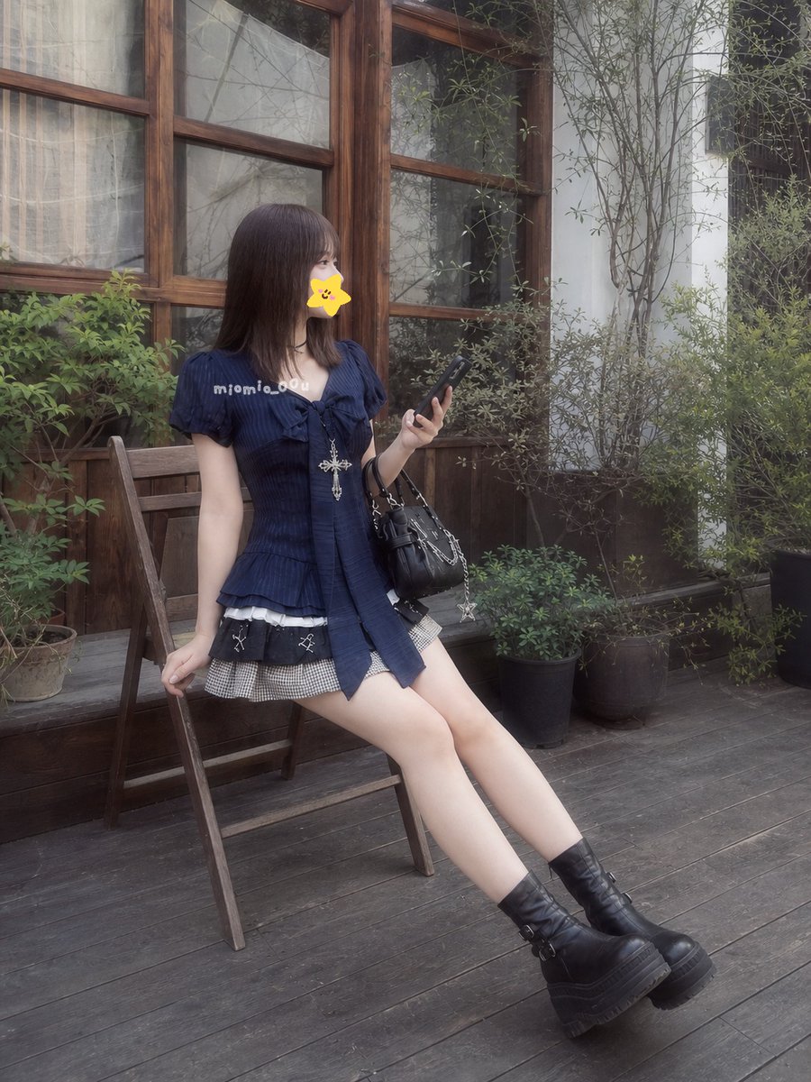 miomio_00u's tweet photo. カフェで隣の男の子グループに「ああいう地雷系の子ってメンヘラっぽくて無理」ってわざと聞こえるように言われたの わたし全然病んでないし普通に休日楽しんでるだけなんだけど むかついたから席を立つついでにその子たちのスマホの画面をちらっと覗いたら https://t.co/P86B9n2fol