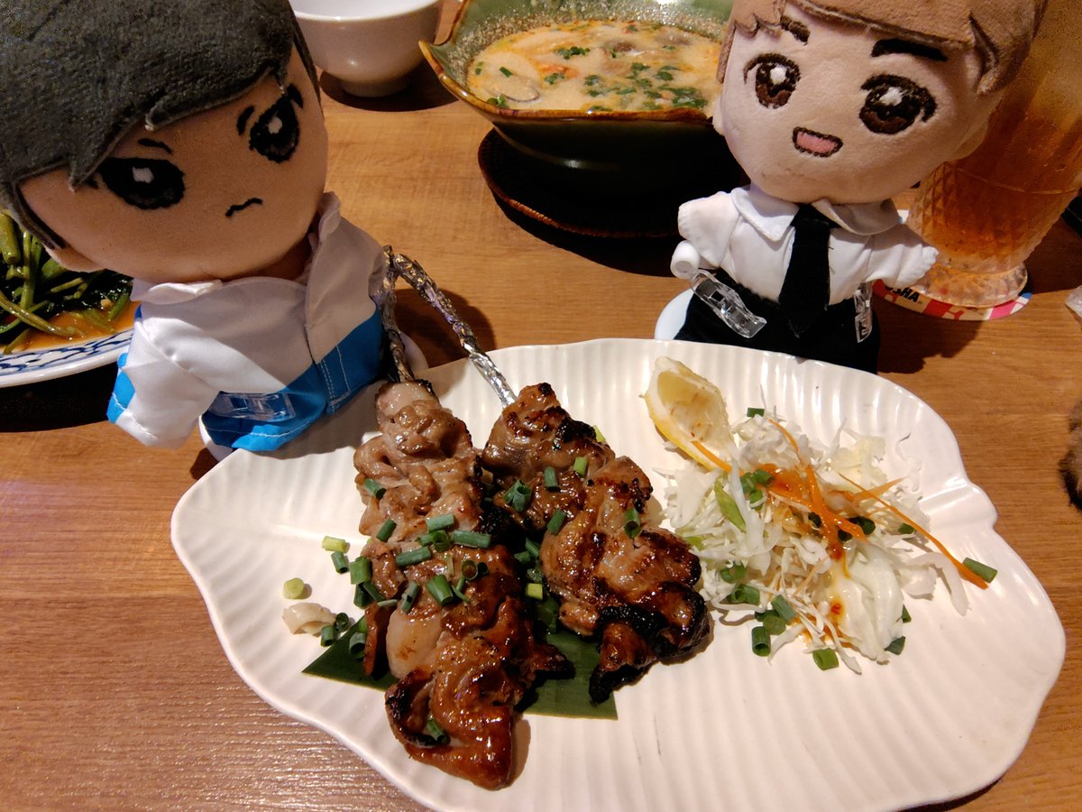 ryu_takaoka3173's tweet photo. トムヤムクン、空芯菜炒め、豚串、シンハービール(こちらも私のではない😁)
#ぬい活
#UWMAseries
#DeanPharm
#OhmFluke
#MyBlue https://t.co/oA2rUhcM4P