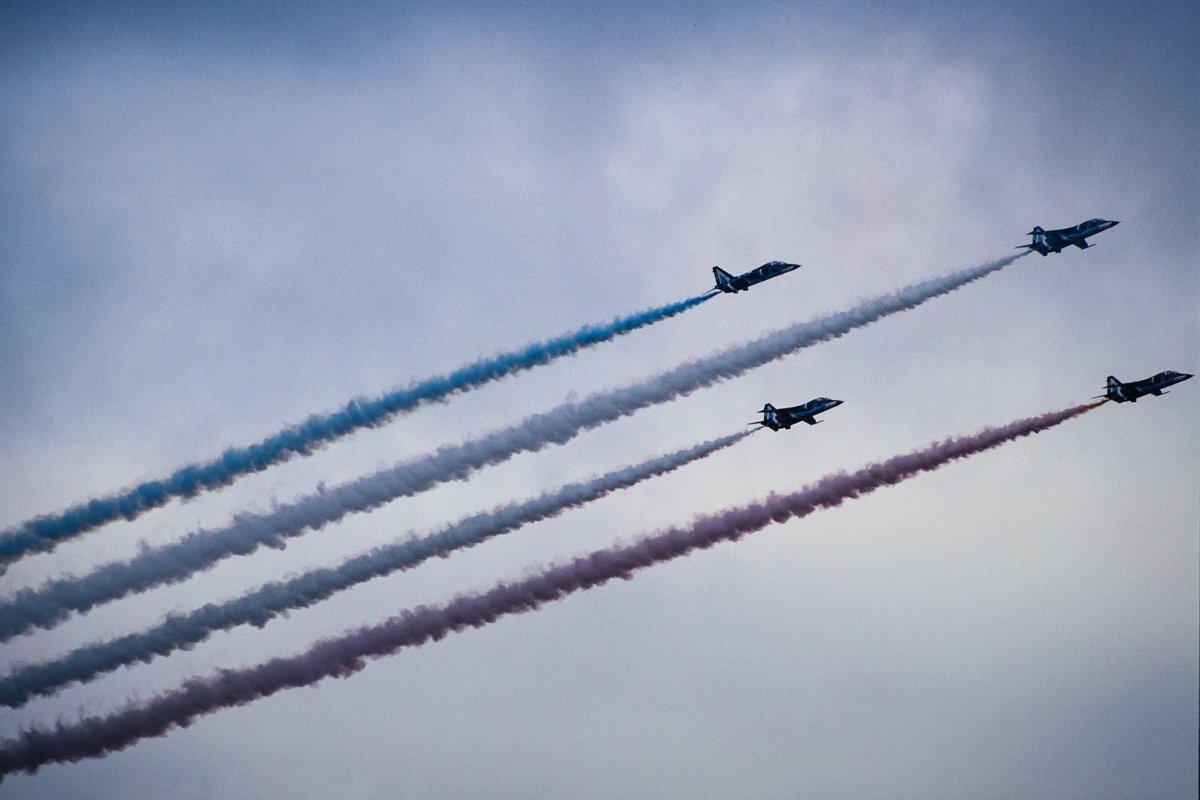 ArgusGOLD's tweet photo. @SONY74383228 @StMumbo T-2のボントンロール、3番機はちょっと下がっていますが、他の3機はスモークが綺麗ですね。微妙なスティックコントロールだったんですね。

対進コンティニュアスもロール2回目でショーセンターでクロスするのも素晴らしかったです。 https://t.co/r0CiJJdERd