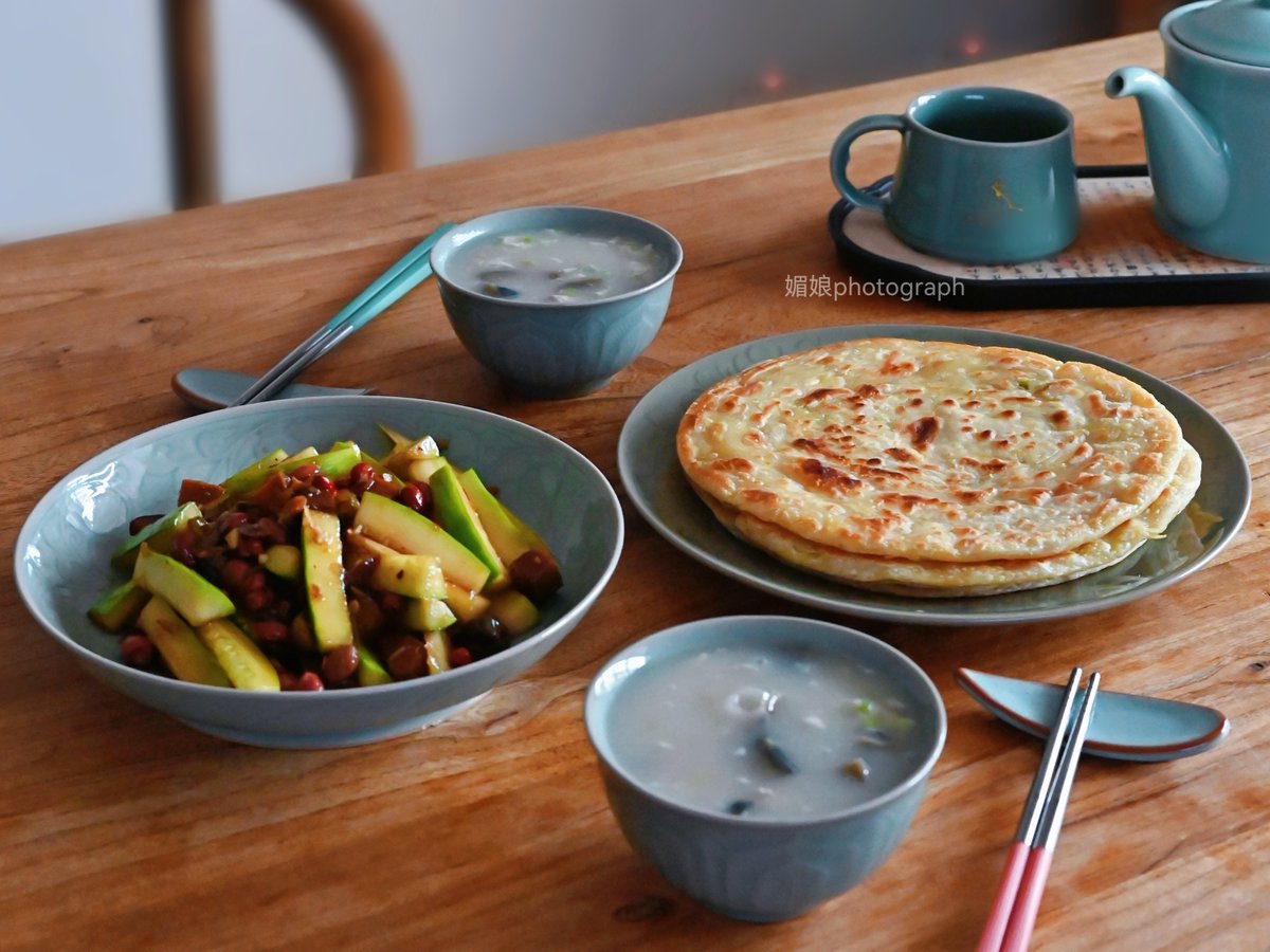 maship101's tweet photo. Craving authentic street food Hot, crispy onion pakoras with a side of tangy chutney hit different! ， https://t.co/mcMc4RGqfG
