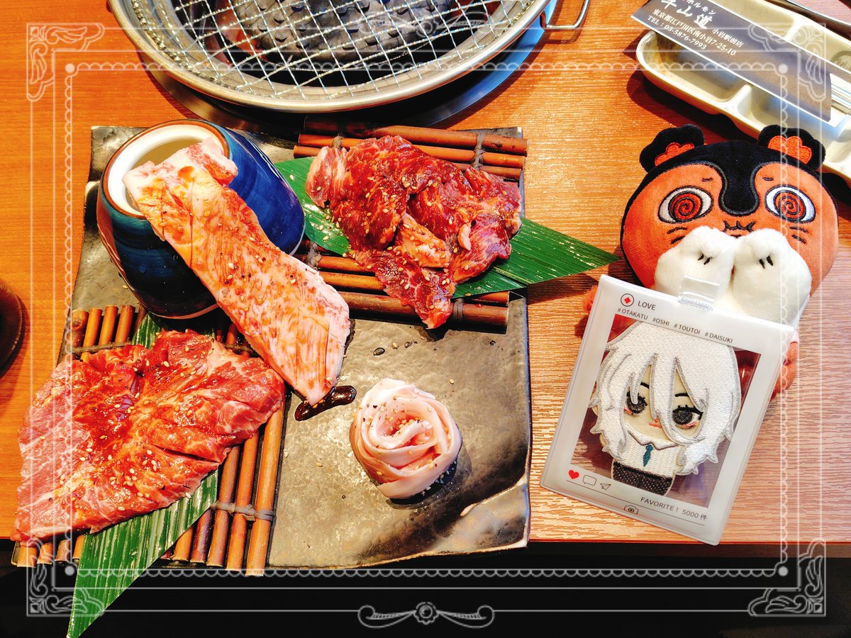 artacaminae's tweet photo. 【🐂】コミケ打ち上げ焼肉⤴️⤴️
さくもと合流！さくもが焼いて、某が食べる！！
相変わらずはち切れんばかりに食べてしまい、あおむし(´ー｀) https://t.co/38R7XmYJQG