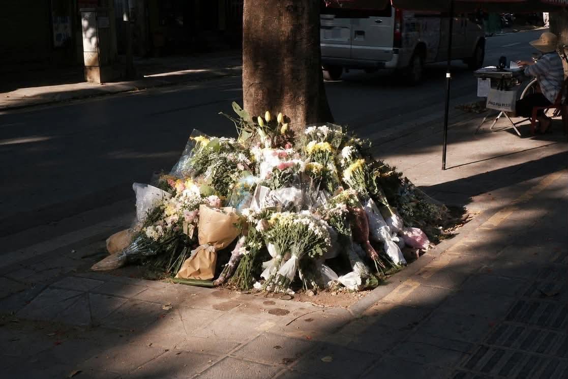 Judy_Heine's tweet photo. A quick question for everyone around the world: Which side do you see as the one showing public littering? For the Vietnamese people, it's the left image, but the Vietnamese government says it's the right one. #nguyensycuong #killer https://t.co/ljpyn6JHBF