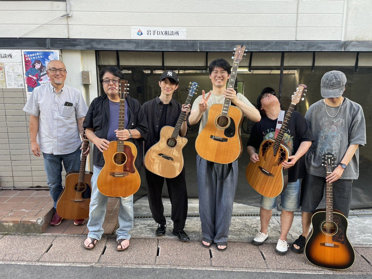 HIKARAB2's tweet photo. 人見知りの、わたくし頑張りました、
平泉JAZZフェスプレゼンス
アコースティックギター交流会、
しかし皆様良きギター持って
ますね、そして大切にしてました。
我が子の自慢をするかのごとくは
もはや父親！面白い企画でした！
ありがとうございました🙂‍↕️ https://t.co/dnTd4gTBvc