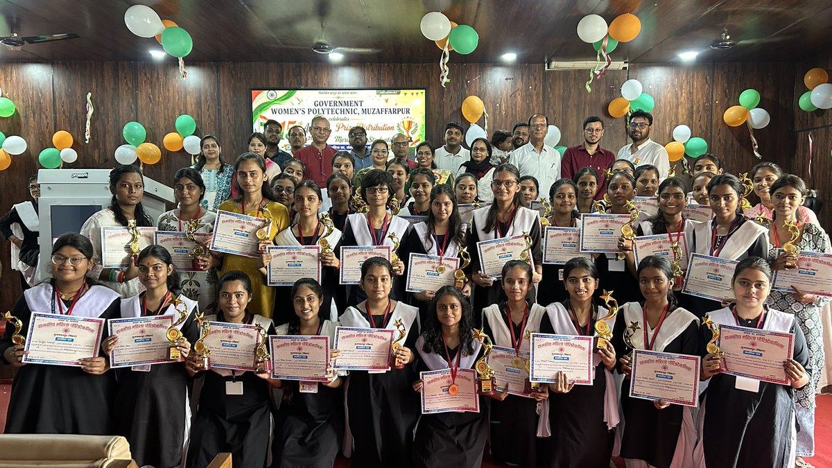 GwpMuzaffarpur's tweet photo. *🇮🇳✨Independence Day &amp; Meritorious Student Award Ceremony_ 🎉🏆*  
*📍Government Women's Polytechnic, muzaffarpur celebrated the *80th Independence Day* with great zeal, patriotism and dignity! ❤️🤍💚🎊 #80thIndependenceDay  
#HarGharTiranga  
#MeritoriousStudentAward https://t.co/ewpSTetShJ