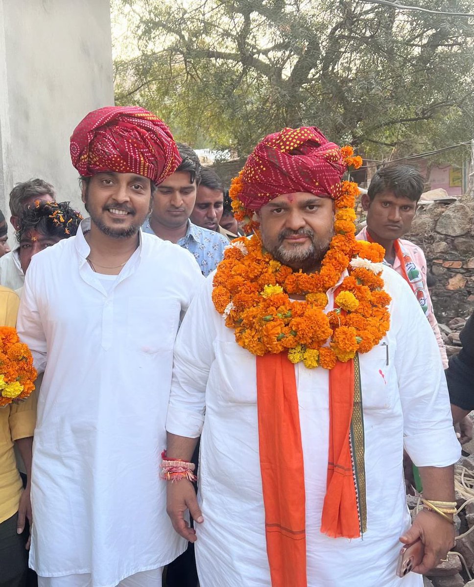 INCsiddharthaa's tweet photo. हमारे बड़े भाई हम जैसे श्रीमती प्रियंका गांधी जी के सिपाहियों की बुलंद आवाज़ , आईसीसी सेक्रेटरी मेवाड़ क्षेत्र के कद्दावर नेता ,गरीबों पिछड़ों शोषित वंचितों की आस आन बान और शान श्री @dgurjarofficial जी को जन्मदिवस की ढेर सारी शुभकामनाएँ, महादेव एवम जगदम्मा माता की कृपा हमेशा बनी रहे और आप निरंतर तरक्की करते रहें आप अच्छी सेहत के साथ आगे बढ़ते रहें | यही हिम सब की ईश्वर से प्रार्थना है ।