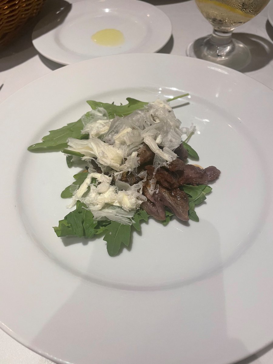 mitarashi_dayo's tweet photo. 家族でディナーを食べに行きました。「自分が一番メイン料理をいい雰囲気で撮ることができる」と全員がのたまってやまないので、1位決定戦にご協力ください。 https://t.co/Zi27TSxIyH