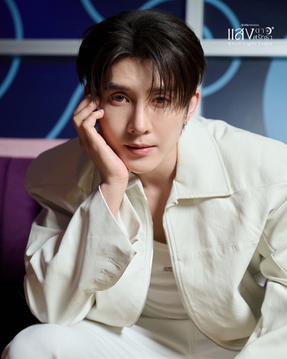 SaengDaoSeries's tweet photo. เหล่าสหายมีอะไรอยากจะบอกกับ สหายเยว่&amp;สหายแสง กันบ้าง💫💚

#WhenLightFades
#แสงดาวแสงศรัทธา
#บาสหลงชาง
#ViuOriginal 
#MajorCineplex  

@basvpr_ @atipxk @PSperfPro https://t.co/PnQoKpmGzt