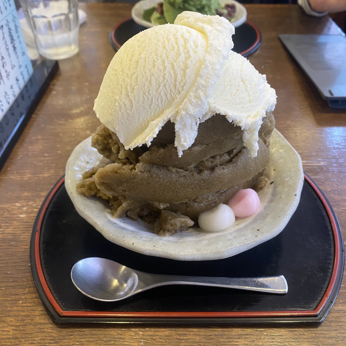 rabbit_69star's tweet photo. 母が子守りをしてくれたお陰で、約4ヶ月ぶりの外食でしっかりリフレッシュ🍧
みきさんとお会いして美味しいかき氷を食べながらたくさんお話出来てめちゃくちゃ楽しかった~~~♡♡ https://t.co/8DtnI37FNp