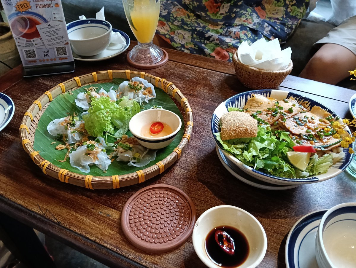 badmkd's tweet photo. 夏休みはベトナムへ
ダナン近郊のホイアンに滞在
アンバンビーチや旧市街を散策
食べ物は全て旨いけど、ホイアン名物のホワイトローズが気に入りました。夜のランタンも綺麗でした https://t.co/t6Y3utrWr8