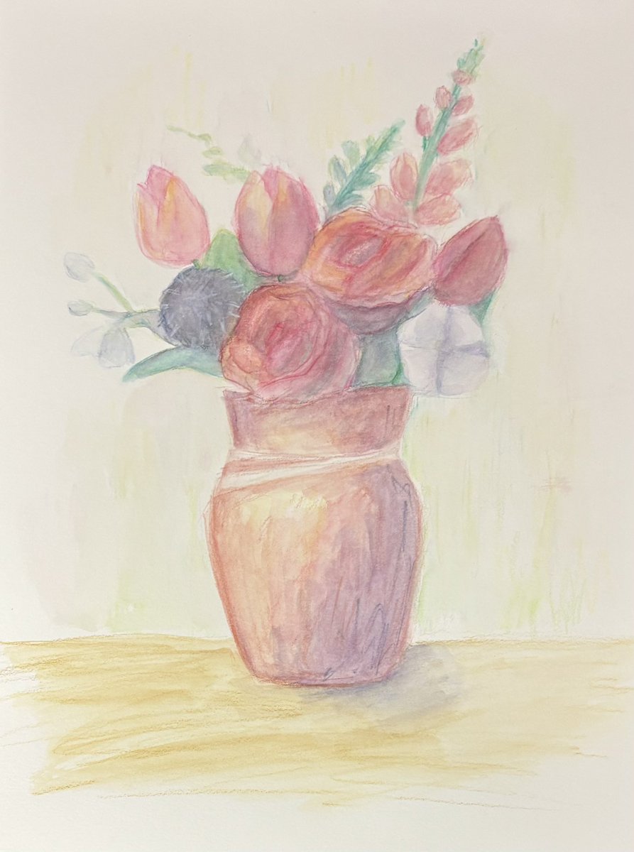 156797971abc's tweet photo. ソフトパステルで描いたのと同じような花瓶を水彩色鉛筆で描いてみた
色々失敗した https://t.co/FJXuEnzM3E