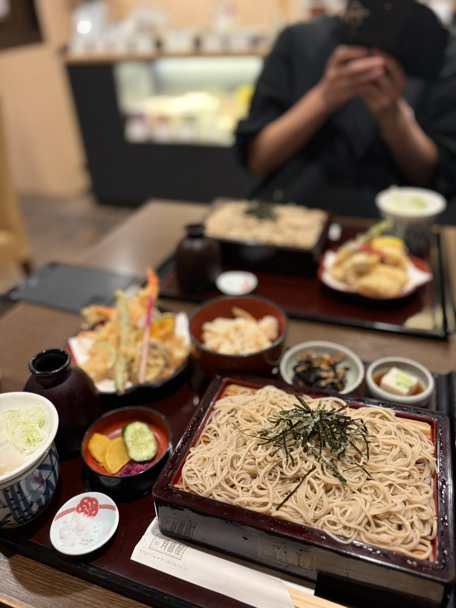 okada_mariko's tweet photo. 今日の夕食はharishigotoのマイさんとお蕎麦！美味しかったー！ https://t.co/MJrhzc6TzC
