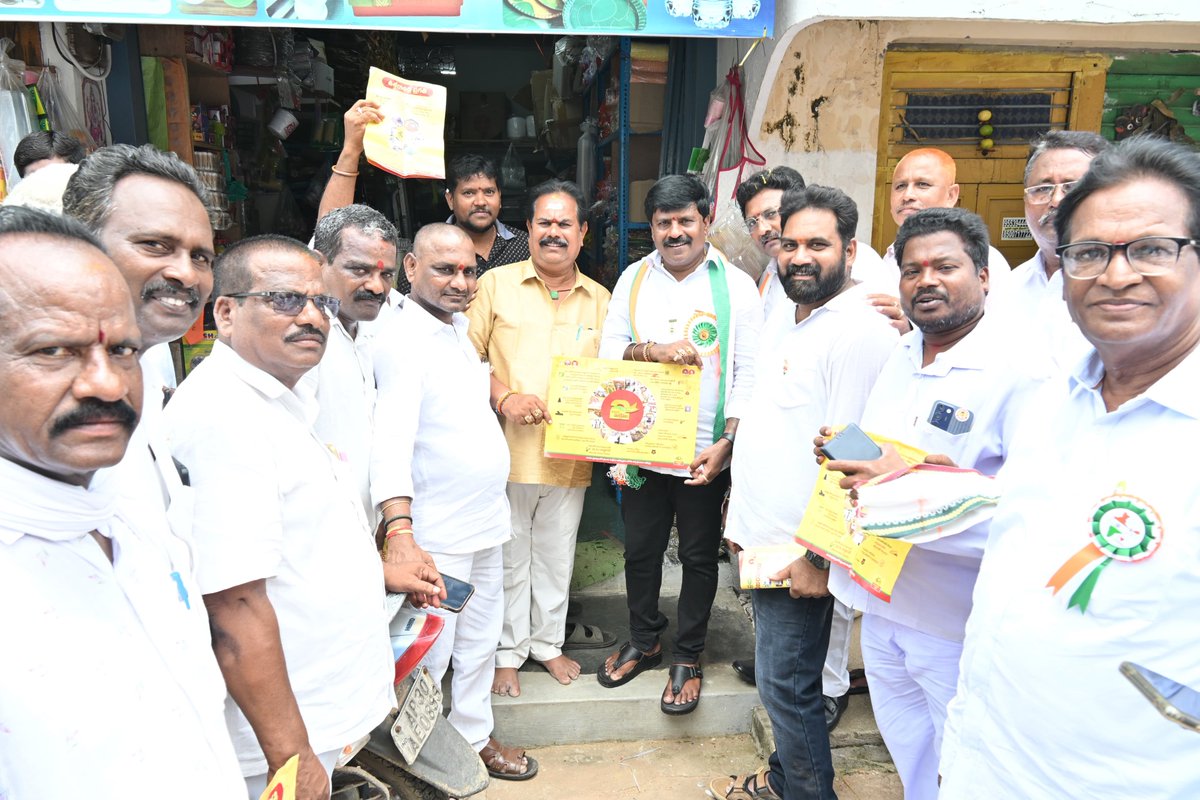 MamidiGROffl's tweet photo. వాటి పరిష్కారానికి కృషి చేస్తానని హామీ ఇచ్చాను. గౌరవ ముఖ్యమంత్రి శ్రీ @ncbn గారి నాయకత్వంలో రైతులు, మహిళలు, యువత, విద్యార్థులు, వృద్ధులు సహా అన్ని వర్గాల సంక్షేమం, గ్రామీణ ప్రాంతాల అభివృద్ధే లక్ష్యంగా కూటమి ప్రభుత్వం ముందుకు సాగుతోంది.
#RenduEllaNammakam
#Pathapatnam https://t.co/JbieN6qSEn