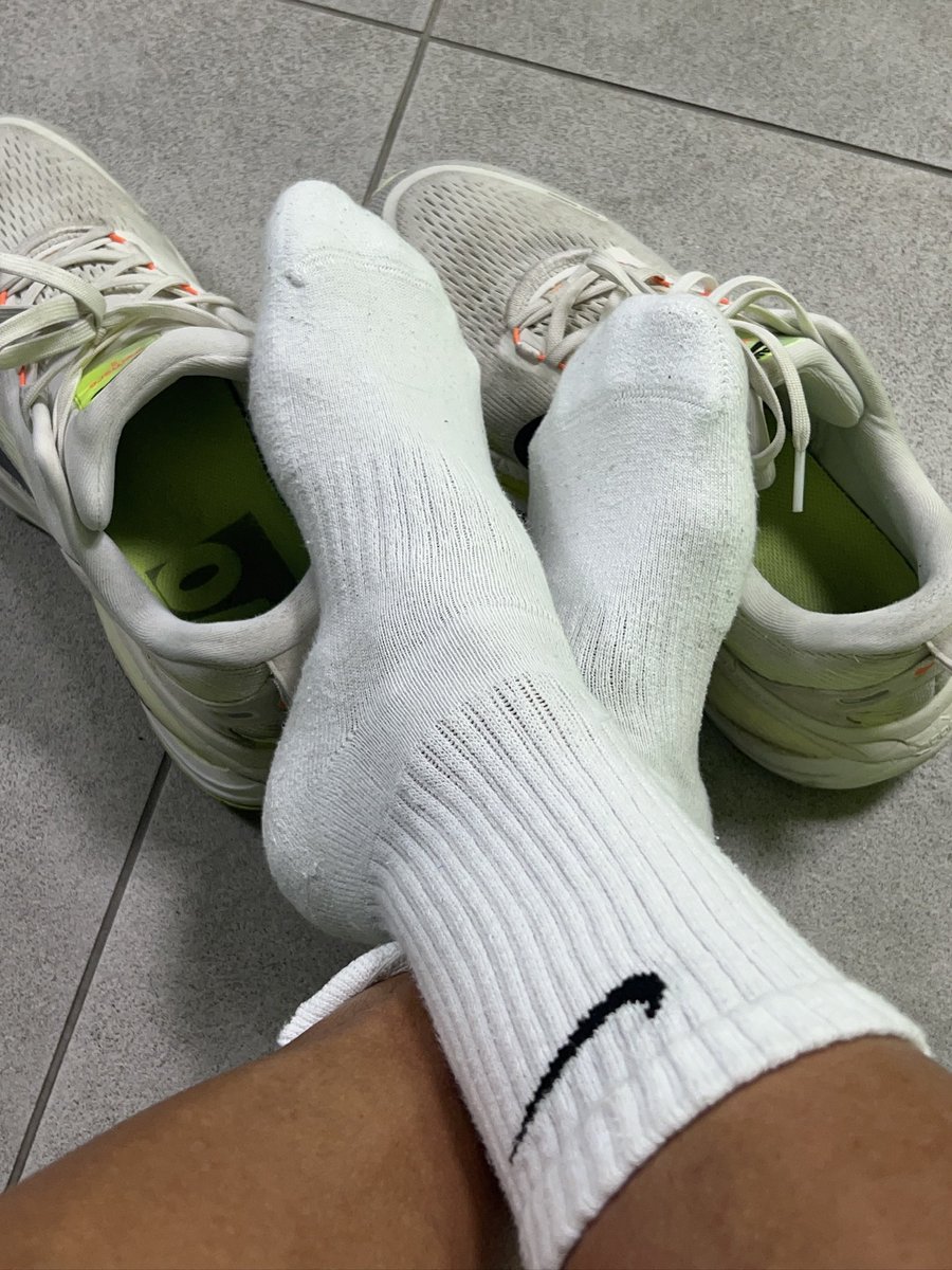 FeetSocks40's tweet photo. who wants to sniff? https://t.co/ao4DLyDH3a