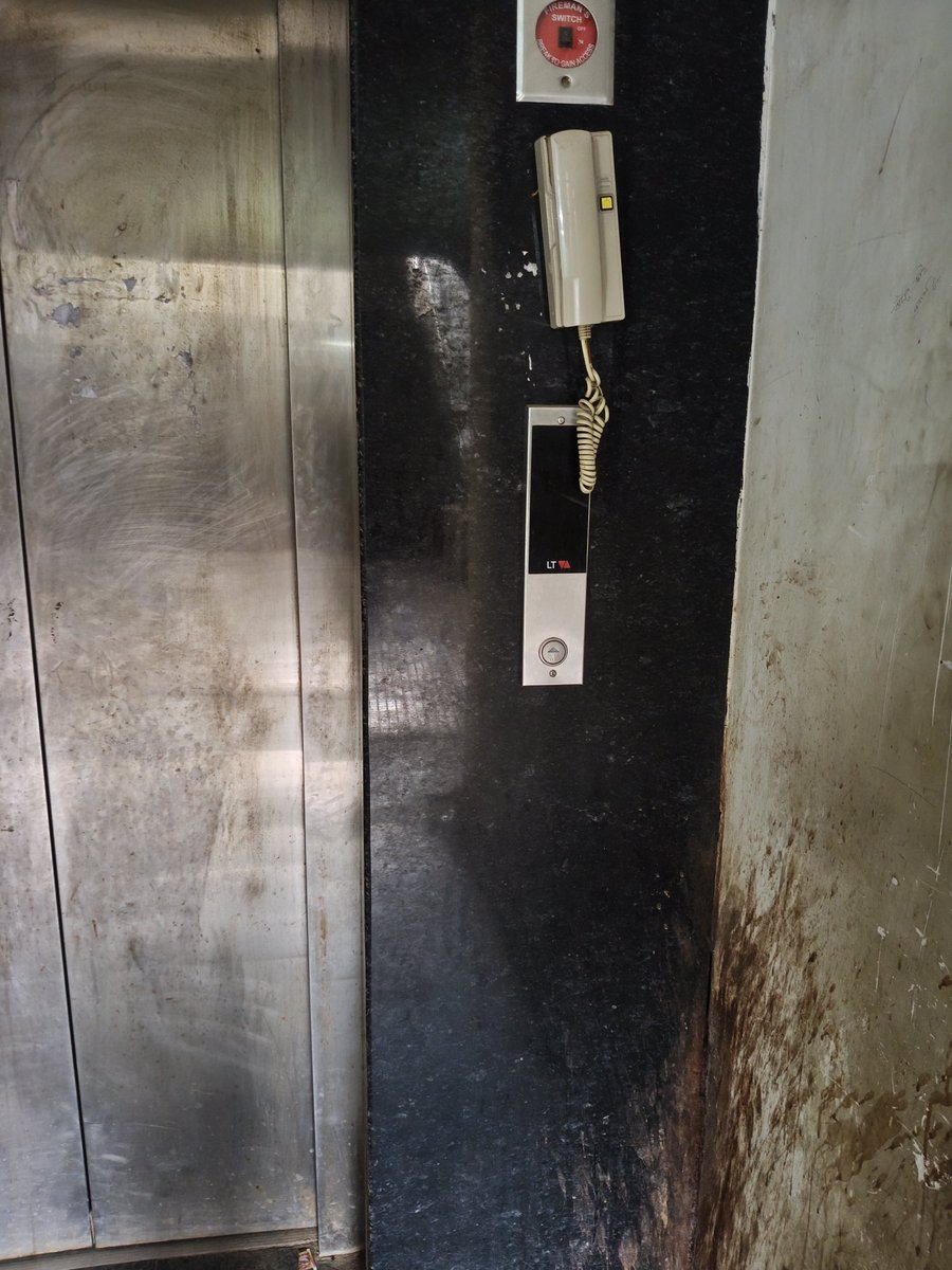 akmishra256's tweet photo. The condition of the platforms and the state of services at New Farakka Junction are so abysmal that it is difficult to describe them without seeing them firsthand. I fail to understand why the Railways has named this station 'Amrit Bharat' despite the name.#drmmalda #pmmodi https://t.co/slSpCPG2cS