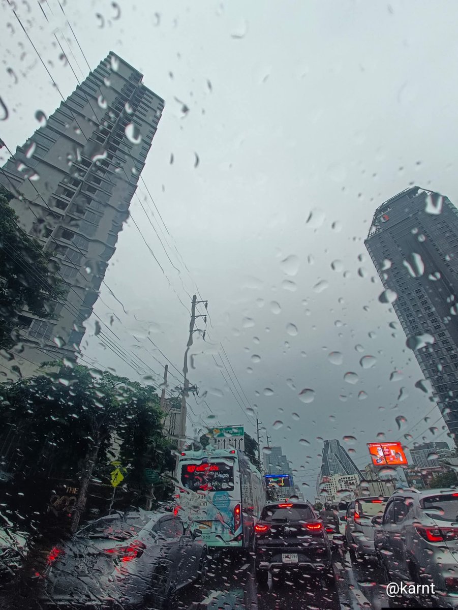 karnt's tweet photo. #บางทีชีวิตก็ทดสอบเราเยอะไป มิตรฯ ส่งข้อความมา หลังปร��บทุกข์กัน 😓

เหนื่อยจนไม่รู้จะเหนื่อยยังไงถึงจะผ่านด่านได้ เครียด ท้อ จนบางทีก็อยากจะยอมแพ้ให้จบไป แต่ห่วงแม่ 

ก็คงไม่มีทางเลือกอื่นนอกจากสู้ ปลอบใจตัวเองไปวันๆ ว่า อย่างน้อยก็ไม่เคยคดโกงใคร ลำบากแค่ไหนก็ไม่เคยอยู่ในทางเลือก https://t.co/USfer1ijJA