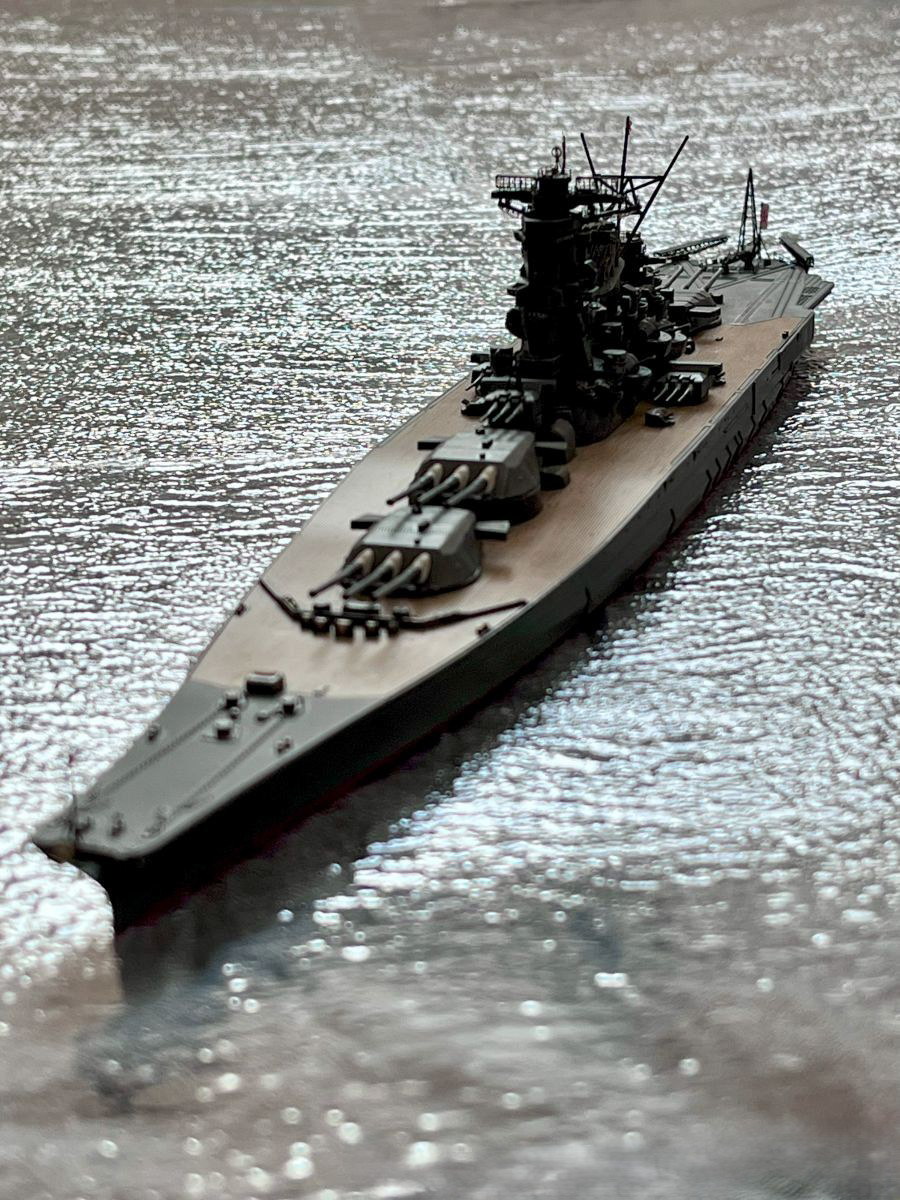 Leonco_Uncini's tweet photo. 英霊に敬礼！✨🫡
写真はタミヤ 1/700 戦艦武蔵・大和 https://t.co/5hEzpfj9Qw