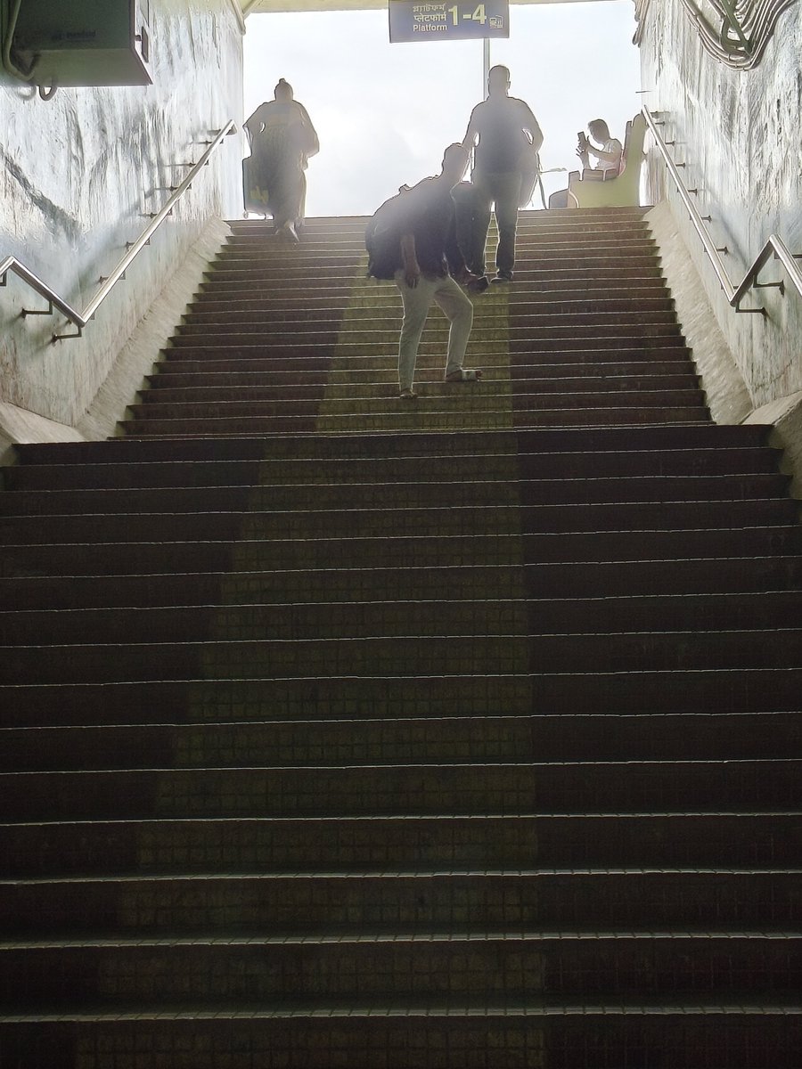 akmishra256's tweet photo. To date, I have never seen the lifts at New Farakka Junction station functioning properly. Many elderly people struggle greatly to carry their luggage up the stairs to move between platforms 1/2 and 3/4. PNR No. 6108029563.#railwayboard #railwayminister #drmmalda #railwayminister https://t.co/wDt3RD1DTk