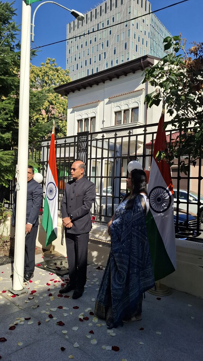 eoiromania's tweet photo. 🇮🇳 Celebrating the 80th Independence Day of India!
The Tricolour was unfurled by H.E. Dr. Manoj Kumar Mohapatra, Ambassador of India to Romania, marking this proud occasion with patriotic fervour.
Jai Hind! 🇮🇳
#IndependenceDay #80YearsOfIndependence #IndiaRomania #JaiHind https://t.co/Y3Ryr2JKhW