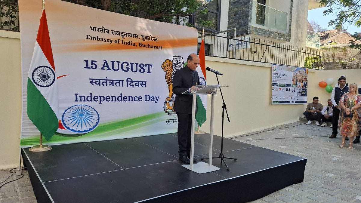 eoiromania's tweet photo. 🇮🇳 Celebrating the 80th Independence Day of India!
The Tricolour was unfurled by H.E. Dr. Manoj Kumar Mohapatra, Ambassador of India to Romania, marking this proud occasion with patriotic fervour.
Jai Hind! 🇮🇳
#IndependenceDay #80YearsOfIndependence #IndiaRomania #JaiHind https://t.co/Y3Ryr2JKhW