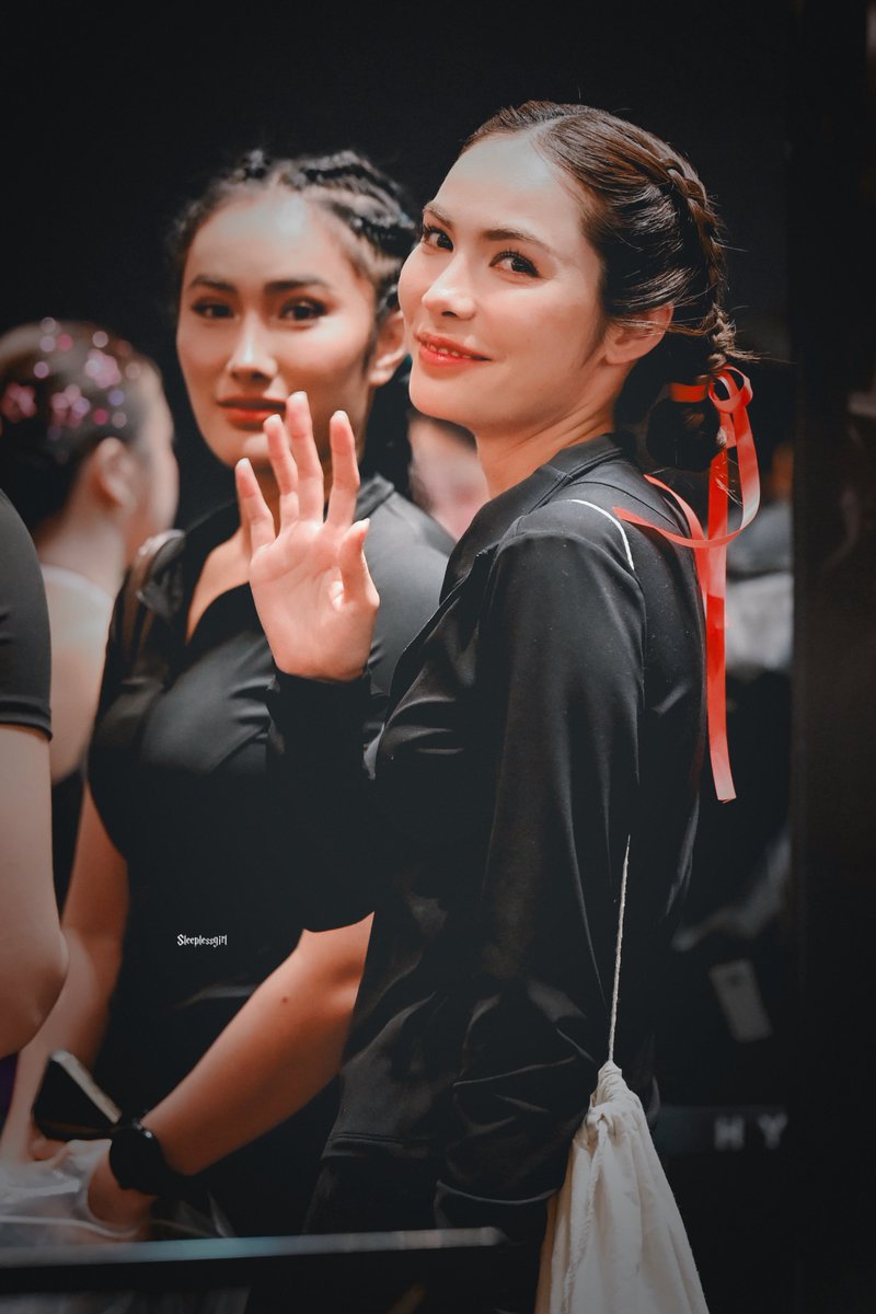 sleeplessgirl_'s tweet photo. รอเชียร์น๊าาา สู้ๆ ค้าบ✌🏻✌🏻

#HYROXWithCharlotteMarimaHeidiTina
#ชาล็อตออสติน #CharlotteAustin https://t.co/mLCC9Opg82