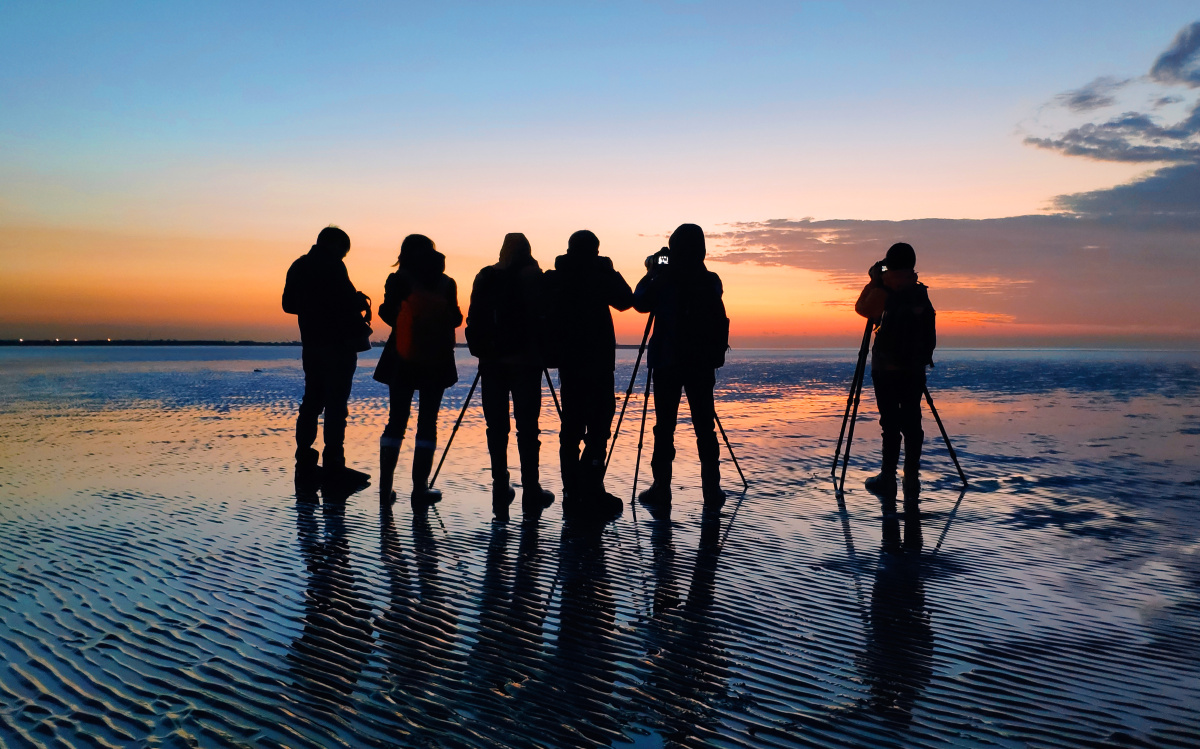Cameron63650937's tweet photo. Join our Photography Club's sunset shoot this Friday at Lake Park! Capture golden hour vibes, swap tips, and make new friends—all skill levels welcome! https://t.co/cE7edbI8xQ