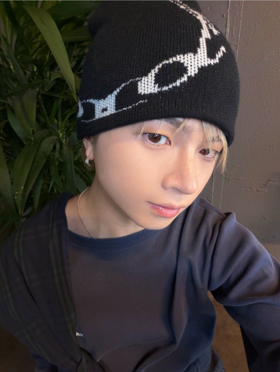 Stakri0823's tweet photo. 是不常见的角度😯💛
太萌了😭😭😭 https://t.co/1t90RcSzsC