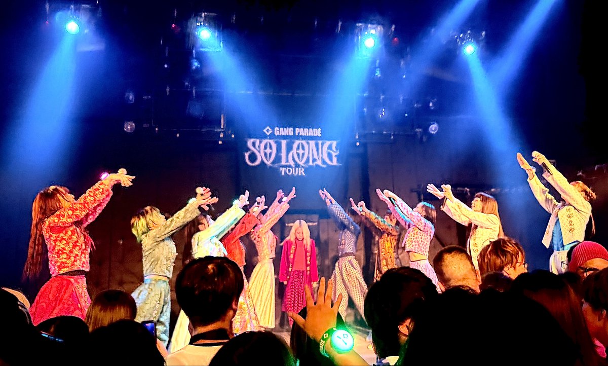 Yu_86R's tweet photo. セトリ変わってまた懐かしくも楽しくもあるライブでした！！遊び人のイントロやギャンパレちゃんフォーメーションで歓声が上がるリアクションもおもしろかったし(反応の早さすごかった)、UNITで肩組んだのっていつぶりってくらいで最高でした！！
#ギャンパレ浜松 https://t.co/xHAwQ7SRkP