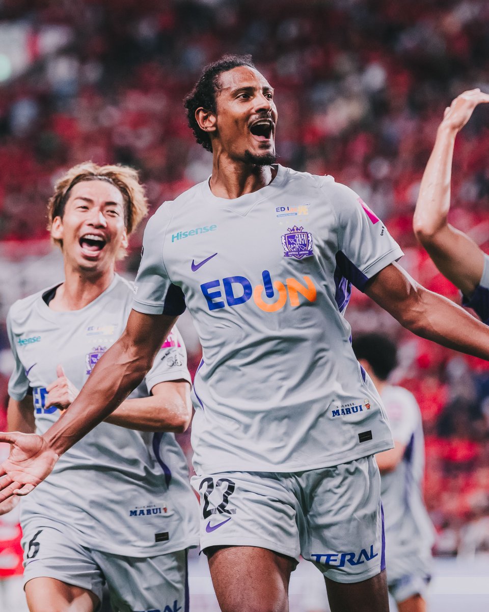 sanfrecce_SFC's tweet photo. 𝐇𝐀𝐋𝐋𝐄𝐑 𝐎𝐅𝐅 𝐓𝐇𝐄 𝐌𝐀𝐑𝐊🇨🇮💜
セブことセバスティアン アレーが来日初スタメンで初ゴールを決める📸

#セバスティアンアレー
#sanfrecce #ONEVIOLET #Jリーグ https://t.co/kvRGYtVQbm
