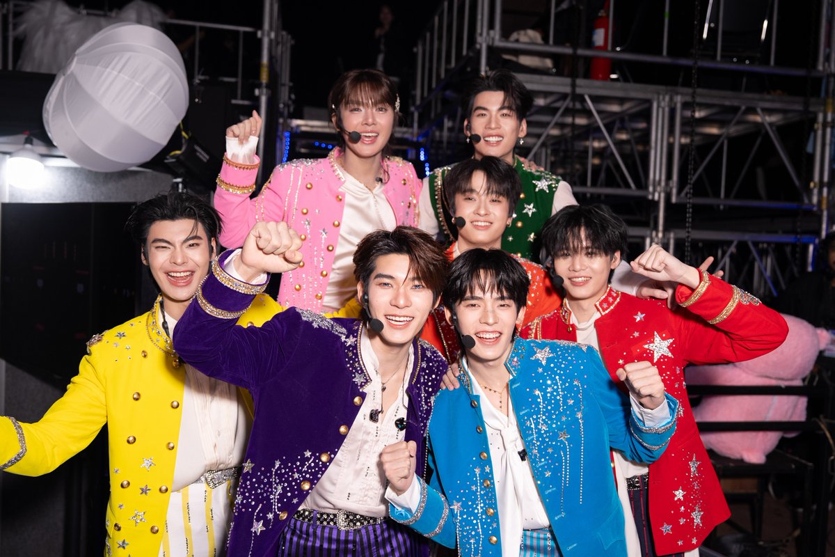 DuangWithYou's tweet photo. “ตี๋ตี๋” “ป๋อ” “นอร์ท” “อ๊อตโต้” “เวฟ” “ธีร์” และ “ฮิวจ์” พร้อมแล้วสำหรับงาน 𝐃𝐔𝐀𝐍𝐆 𝐆𝐎 𝐑𝐎𝐔𝐍𝐃 𝐂𝐎𝐍𝐂𝐄𝐑𝐓 Presented by True5G DAY1 🎪✨

DUANG GO ROUND DAY1
#DuangConcertDay1 https://t.co/5cM8LFhSUW