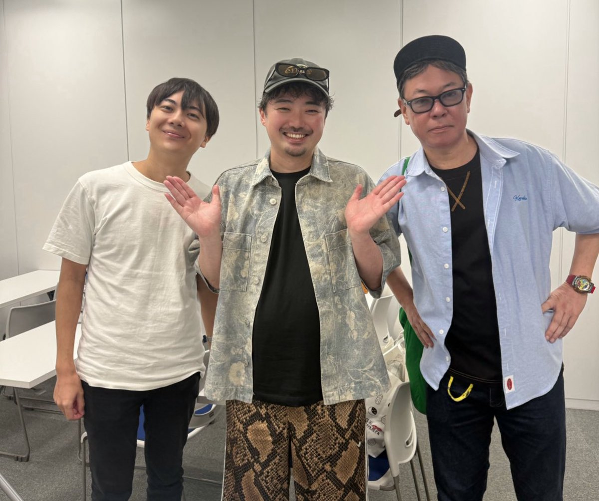 sakanori1011's tweet photo. 師匠と師匠の師匠と✌️
美容室の新しいモデルCVC FC。
絶対に成功させる！
０次募集の条件は10社のみ‼️
まずは、こちらのLINEを登録しておいてくださいね👇
https://t.co/yh8kgO1q9z https://t.co/jJ2Qa5d5WR
